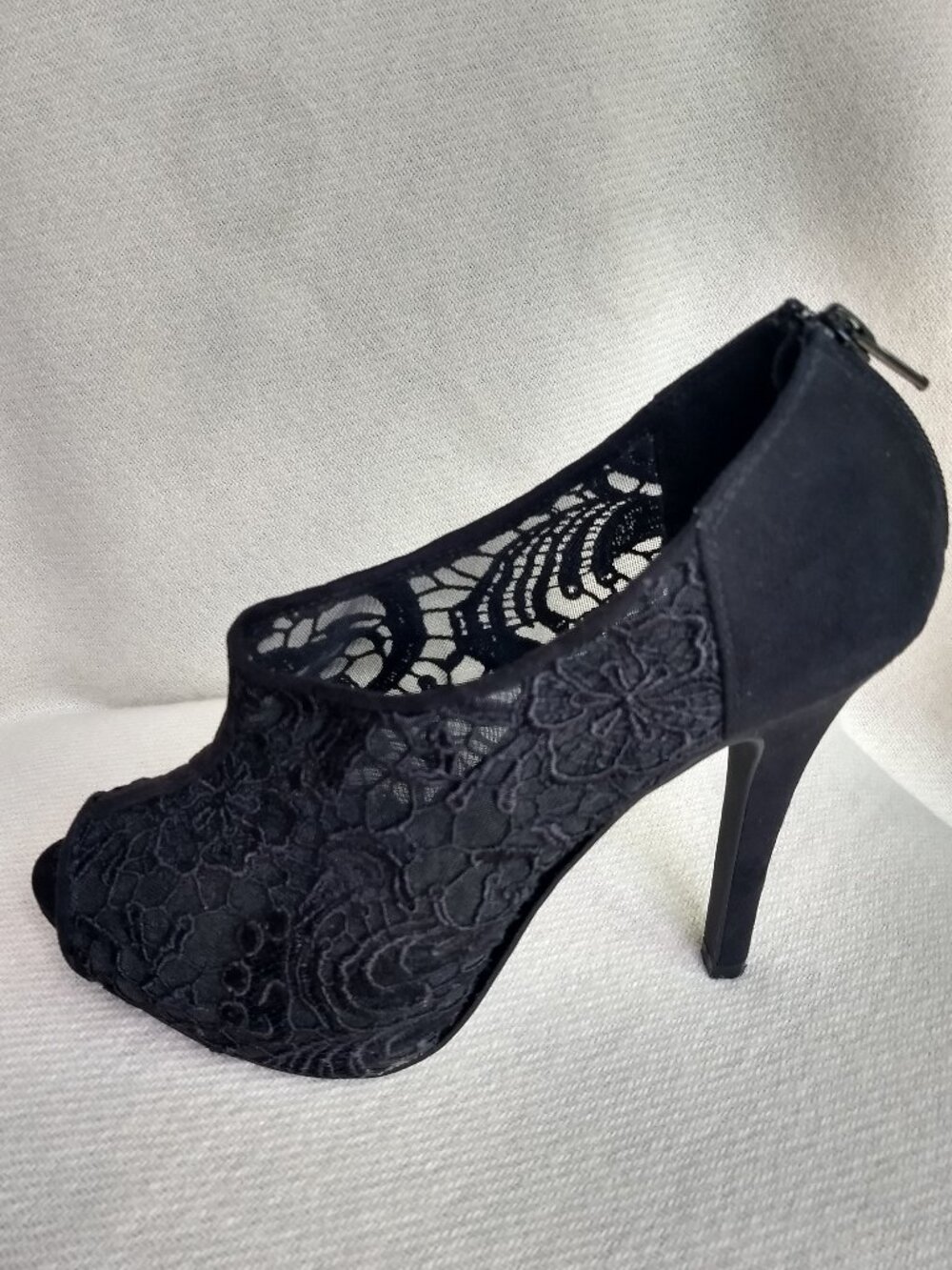 ELLE Woman’s Black Lace Open Toe Shootie Size 9